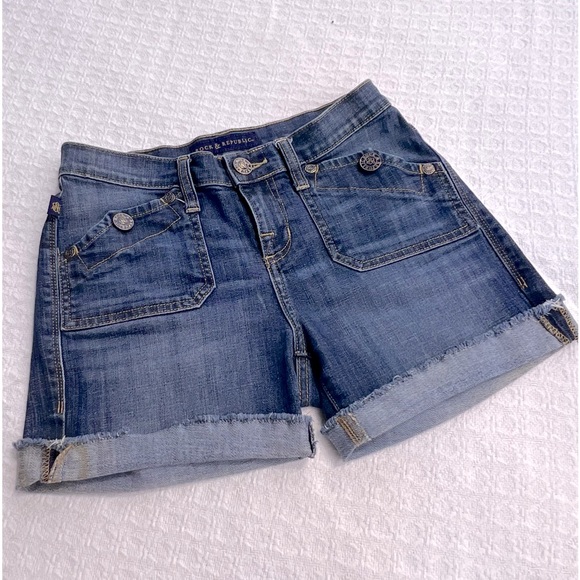 Rock & Republic Pants - ROCK & REPUBLIC STINGER DENIM JEAN SHORTS
